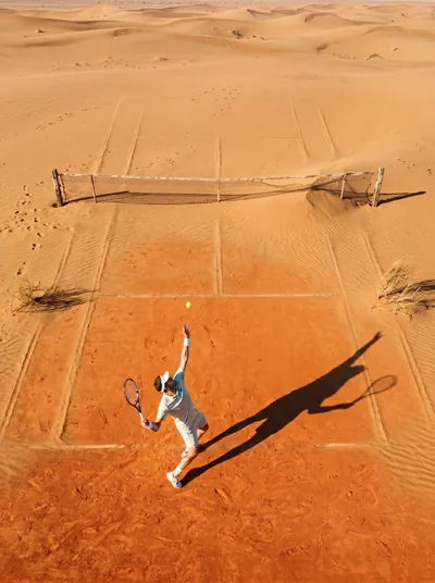 Tennis dans le désert